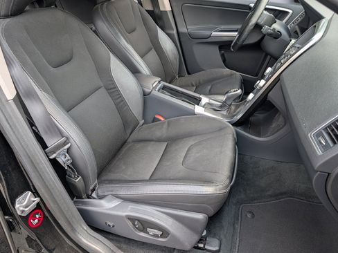 Used 2016 Volvo XC60 T5 w/ Proximity Package FWD image 21