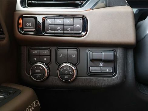 Used 2025 GMC Yukon Denali Ultimate w/ LPO, Floor Liner Package AWD/4WD image 21