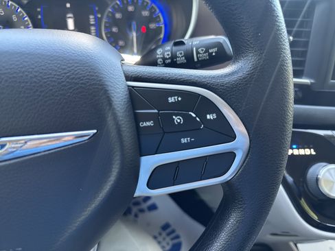 Used 2019 Chrysler Pacifica Touring Plus w/ Tire & Wheel Group FWD image 27