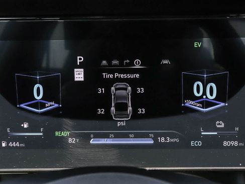 Used 2025 Hyundai Elantra SEL FWD image 31
