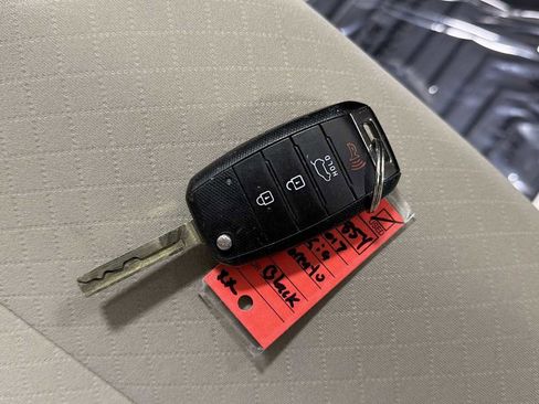 Used 2017 Kia Sorento AWD w/ LX Convenience Package image 30