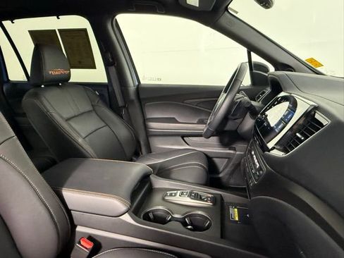 Used 2025 Honda Passport TrailSport image 55
