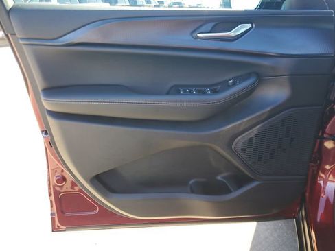 New 2025 Jeep Grand Cherokee L Altitude RWD image 17