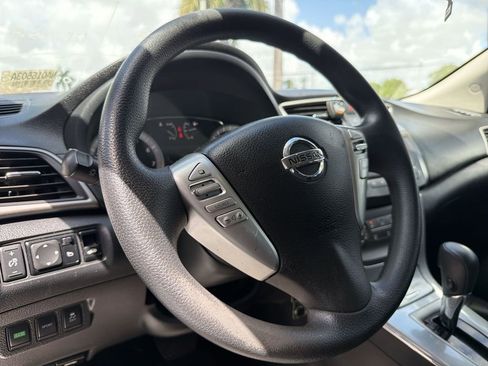 Used 2013 Nissan Sentra SR FWD image 23