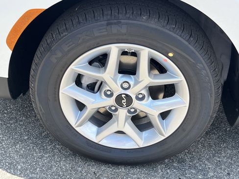 New 2025 Kia Soul LX w/ LX Technology Package image 24