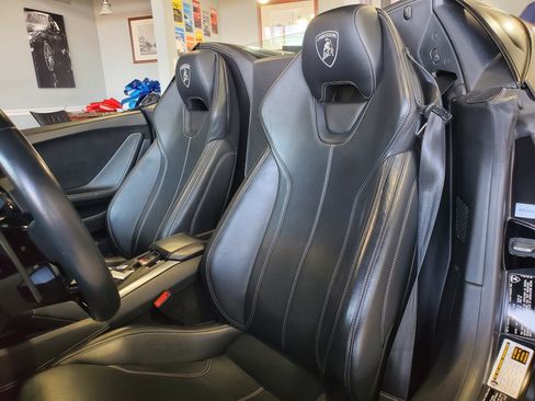 Used 2021 Lamborghini Huracan EVO image 22