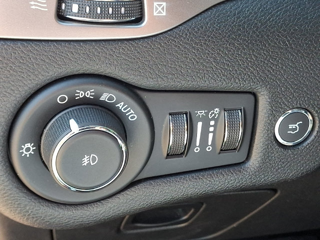 Used 2020 Jeep Cherokee High Altitude AWD/4WD image 25
