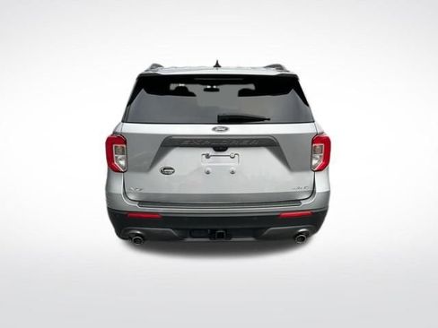 Used 2022 Ford Explorer XLT w/ Equipment Group 202A image 6