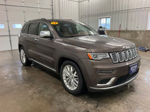 Used 2018 Jeep Grand Cherokee Summit AWD/4WD image 6