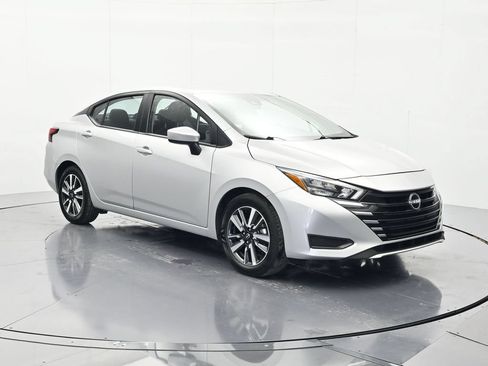 Used 2025 Nissan Versa SV FWD image 3