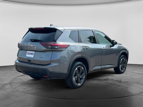 Used 2025 Nissan Rogue SV AWD/4WD image 8