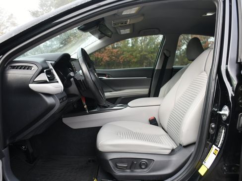 Used 2022 Toyota Camry SE image 7