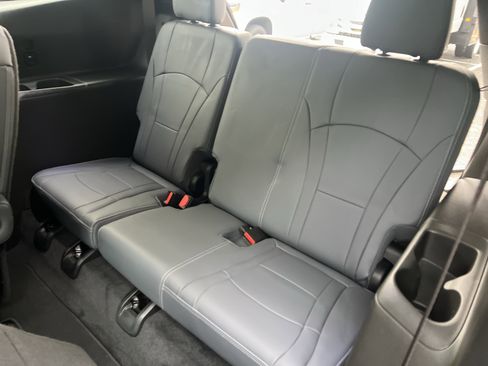 Used 2024 Buick Enclave Essence w/ Technology Package image 31