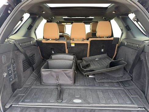 Certified 2024 Land Rover Discovery Metropolitan Edition AWD/4WD image 18