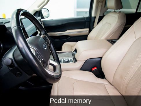 Used 2022 Ford Expedition Max Limited image 13