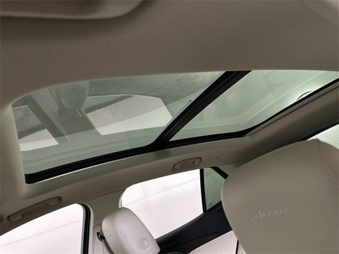 Used 2023 Buick Envision Avenir image 19