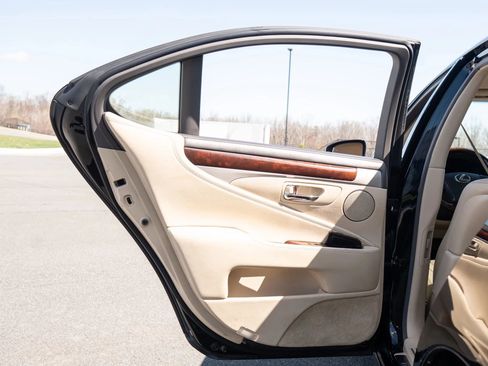 Used 2016 Lexus LS 460 AWD w/ Comfort Package image 49