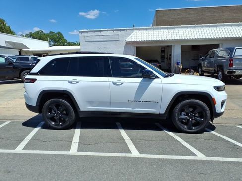 Used 2025 Jeep Grand Cherokee Limited w/ Luxury Tech Group II AWD/4WD image 6