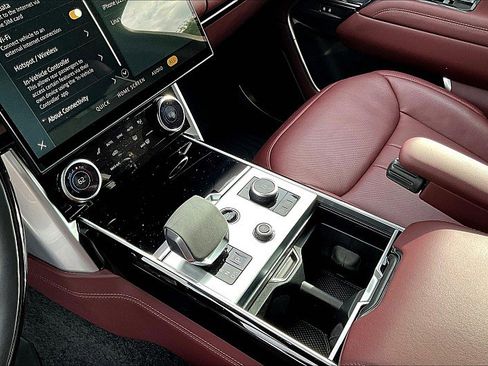 Used 2023 Land Rover Range Rover SE image 14