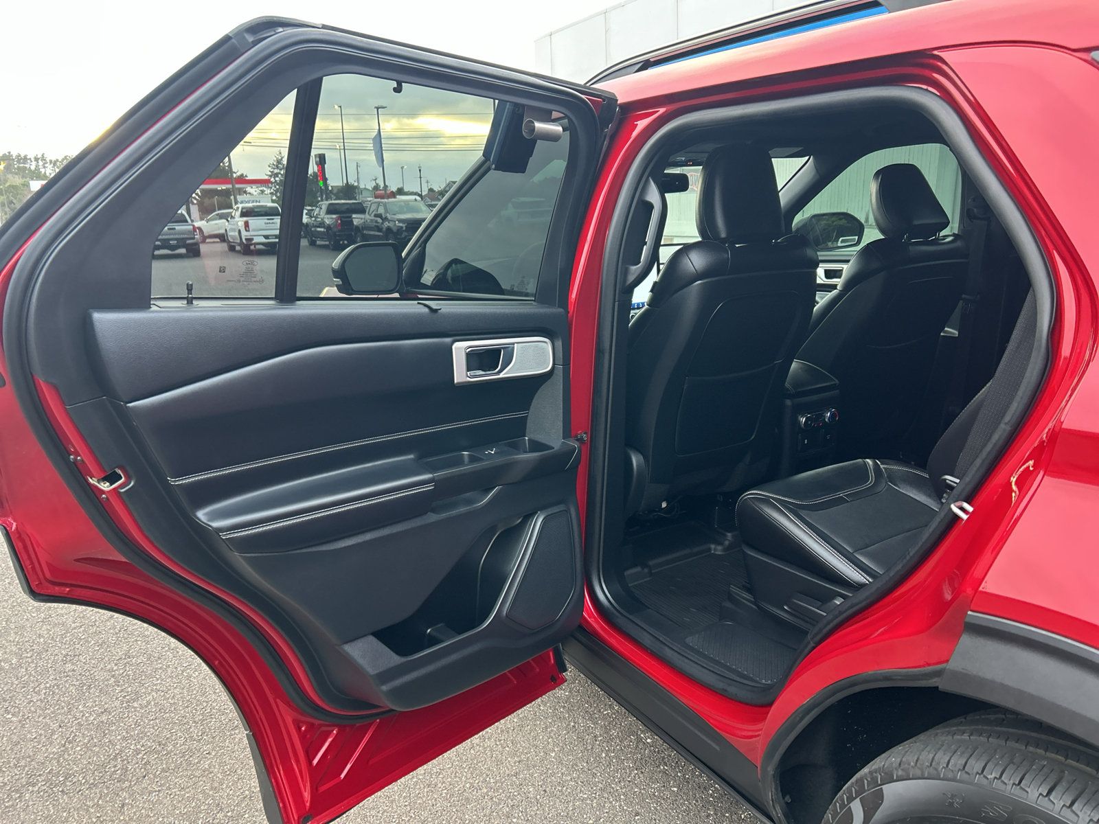 Used 2020 Ford Explorer ST w/ ST Street Pack AWD/4WD image 31