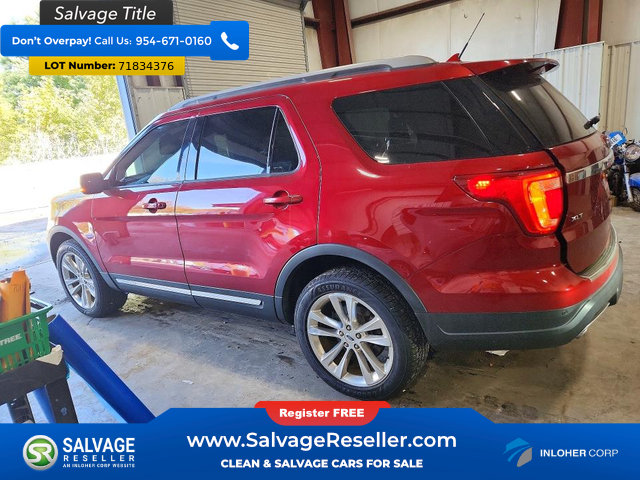 Used 2018 Ford Explorer XLT w/ Equipment Group 202A AWD/4WD image 3