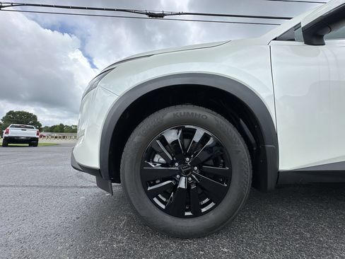 Used 2023 Nissan Pathfinder SL AWD/4WD image 30