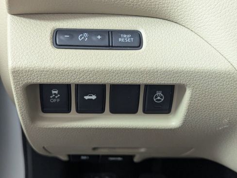 Used 2015 Nissan Altima 2.5 SL w/ Moonroof Package FWD image 15