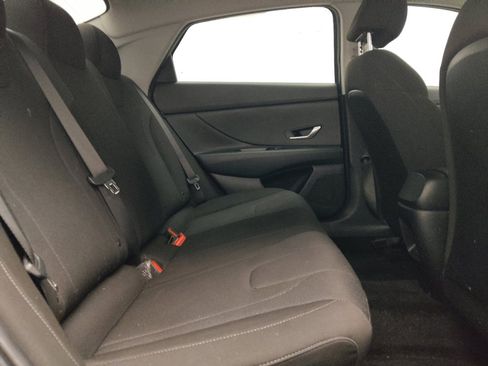 Used 2025 Hyundai Elantra SE image 19