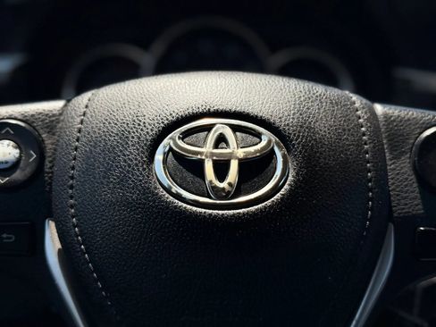 Used 2014 Toyota Corolla LE FWD image 25