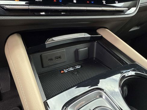 Used 2025 Buick Envision Preferred image 28