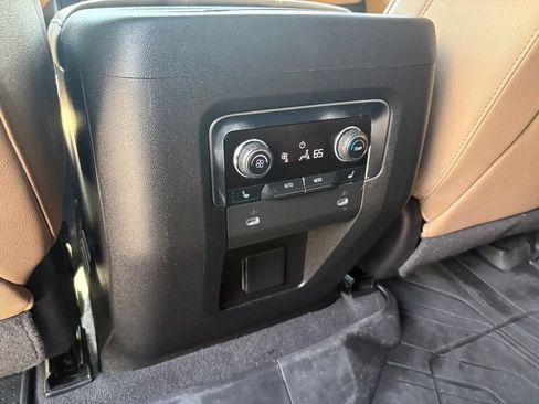 Used 2023 Chevrolet Suburban Premier AWD/4WD image 20