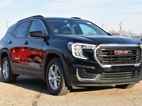 Used 2022 GMC Terrain SLE w/ Driver Convenience Package image 3