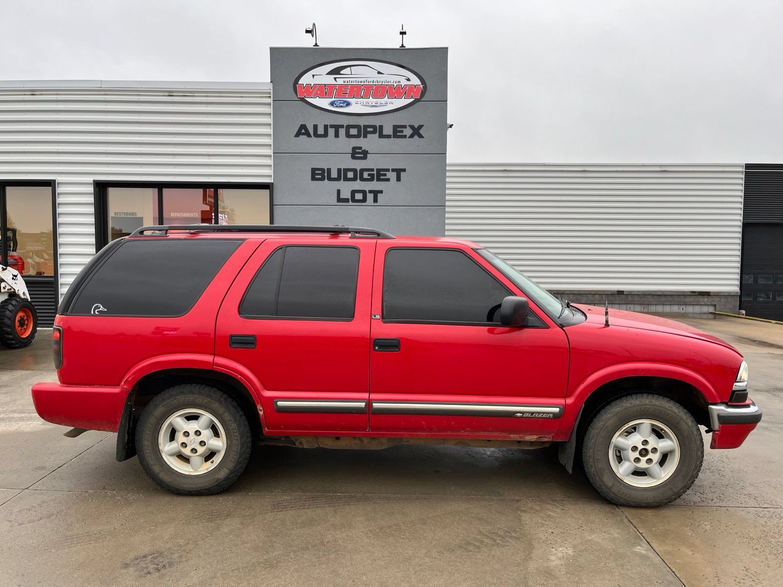 Used 2000 Chevrolet Blazer LS w/ LS Preferred Equipment Group AWD/4WD image 1