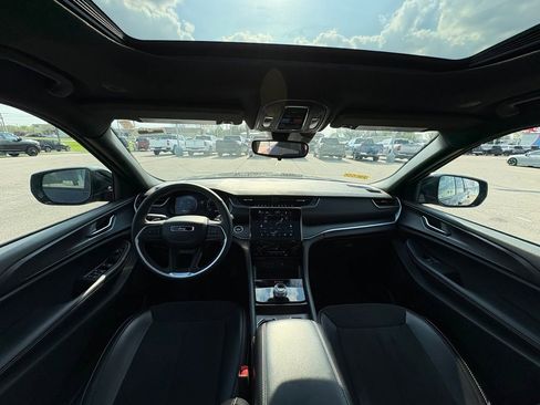 Used 2024 Jeep Grand Cherokee L Altitude image 13