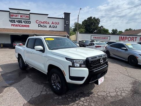 Used 2025 Nissan Frontier SV w/ Tow Package RWD image 3
