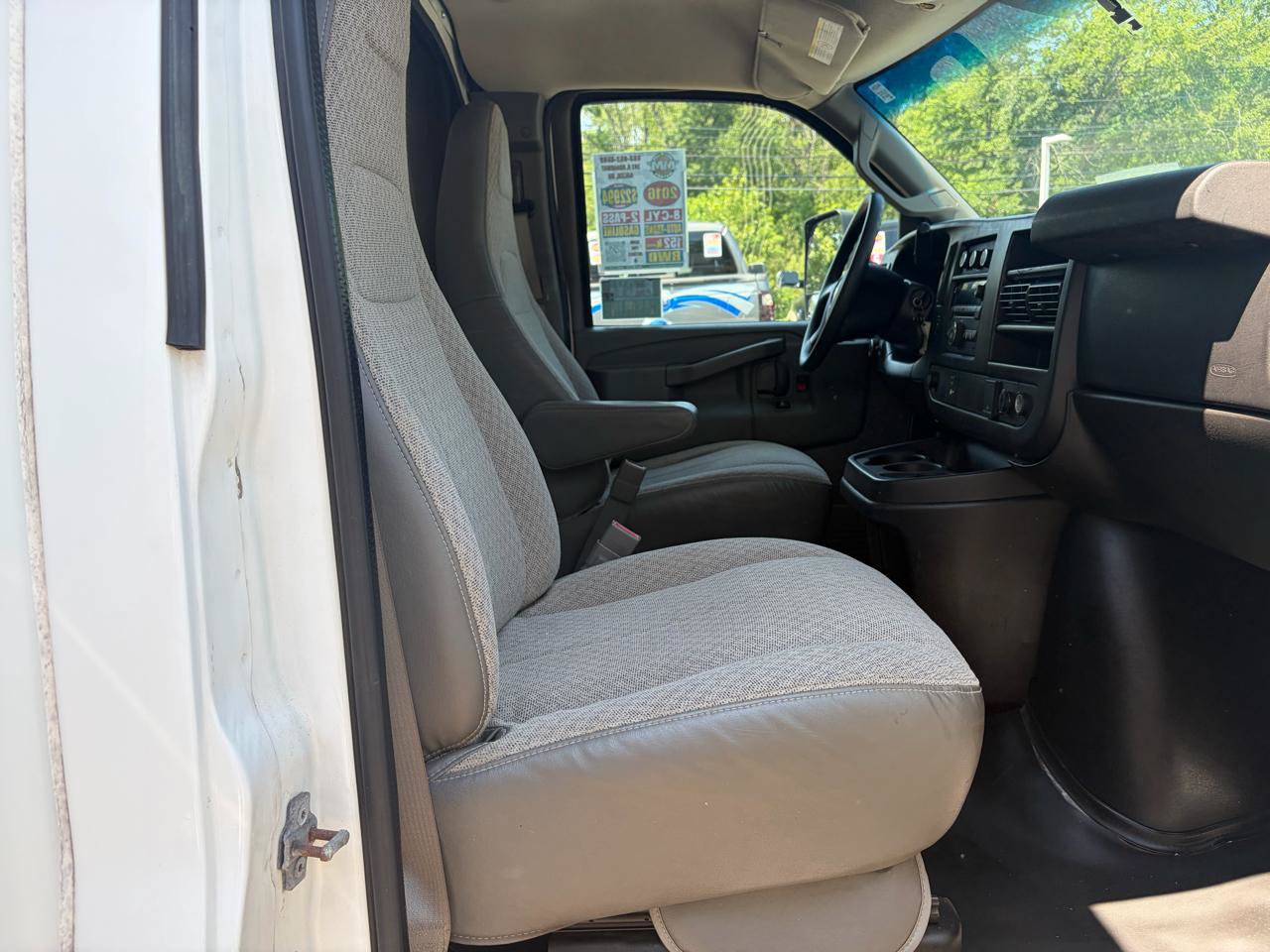 Used 2016 Chevrolet Express 3500 RWD image 28