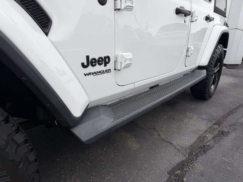 Used 2020 Jeep Wrangler Unlimited Sahara AWD/4WD image 7