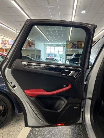 Used 2018 Porsche Macan AWD/4WD image 40