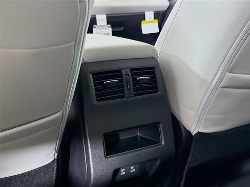 New 2026 Mitsubishi Outlander SE image 16