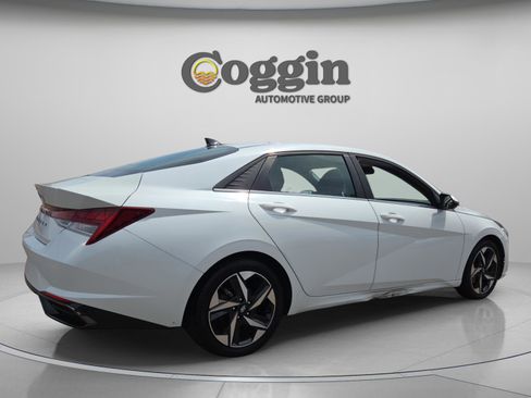 Used 2021 Hyundai Elantra SEL w/ Convenience + Premium Package image 5