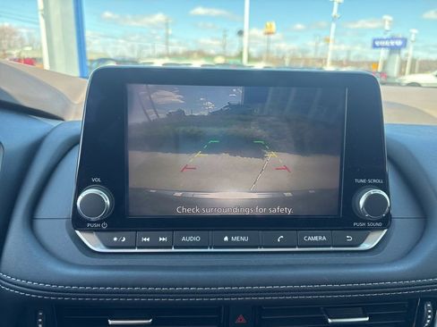 Used 2022 Nissan Rogue SV w/ SV Premium Package image 21