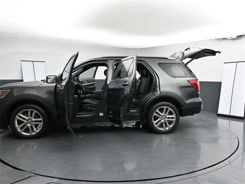 Used 2016 Ford Explorer XLT w/ Equipment Group 202A image 41