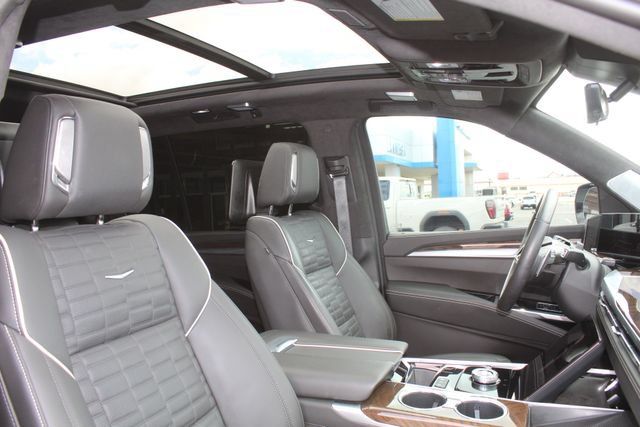 Used 2025 Cadillac Escalade ESV Sport Platinum w/ LPO, Floor Liner Package AWD/4WD image 18