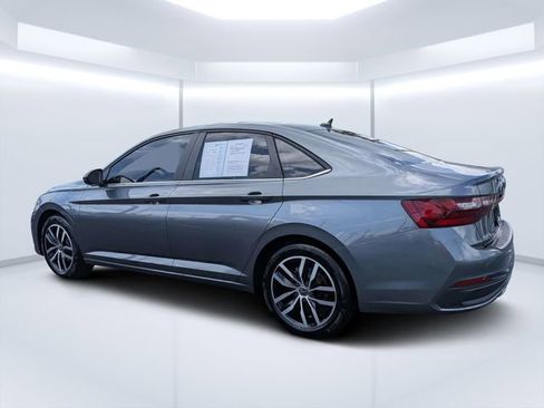 Certified 2026 Volkswagen Jetta SE FWD image 5