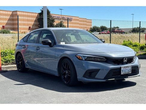 Used 2023 Honda Civic Sport image 2