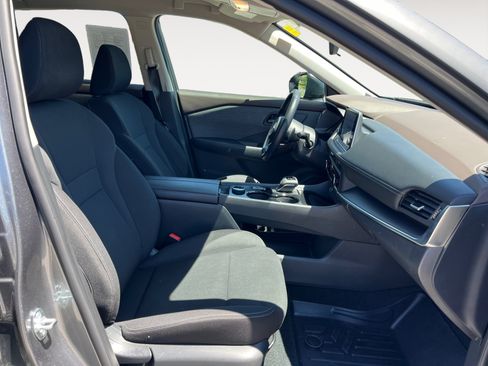 Used 2023 Nissan Rogue S AWD/4WD image 19