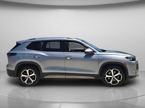 Certified 2025 Volkswagen Tiguan SE AWD/4WD image 7