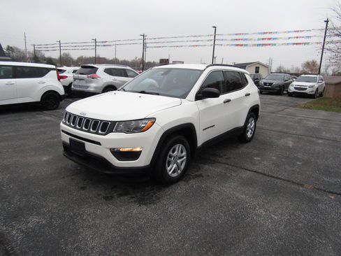 Used 2019 Jeep Compass Sport image 3