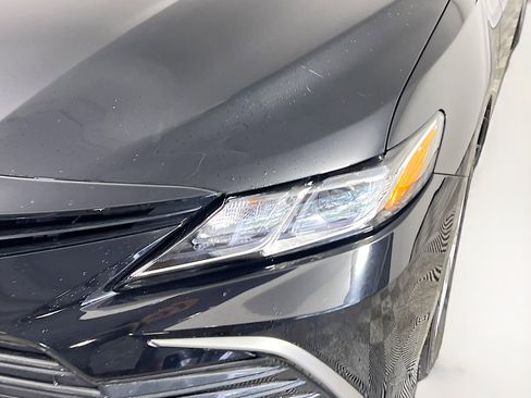 Used 2022 Toyota Camry LE image 12