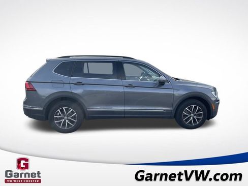 Used 2018 Volkswagen Tiguan SE w/ Panoramic Sunroof Package image 4